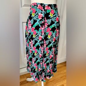Floral rayon crinkle skirt with buttons